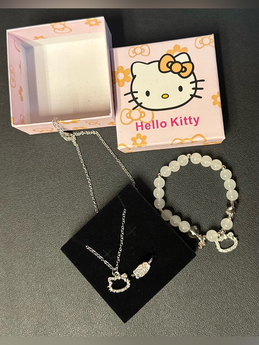 Hello Kitty Jewelry Set - Picture 2 of 3